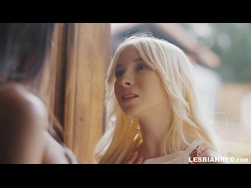 ❤️ Κορίτσι επιστρέφει στο σπίτι μετά από μερικούς μήνες και καταλήγει να τρώει το μουνί της μητριάς της ❤❌ Σούπερ σεξ ❌❤